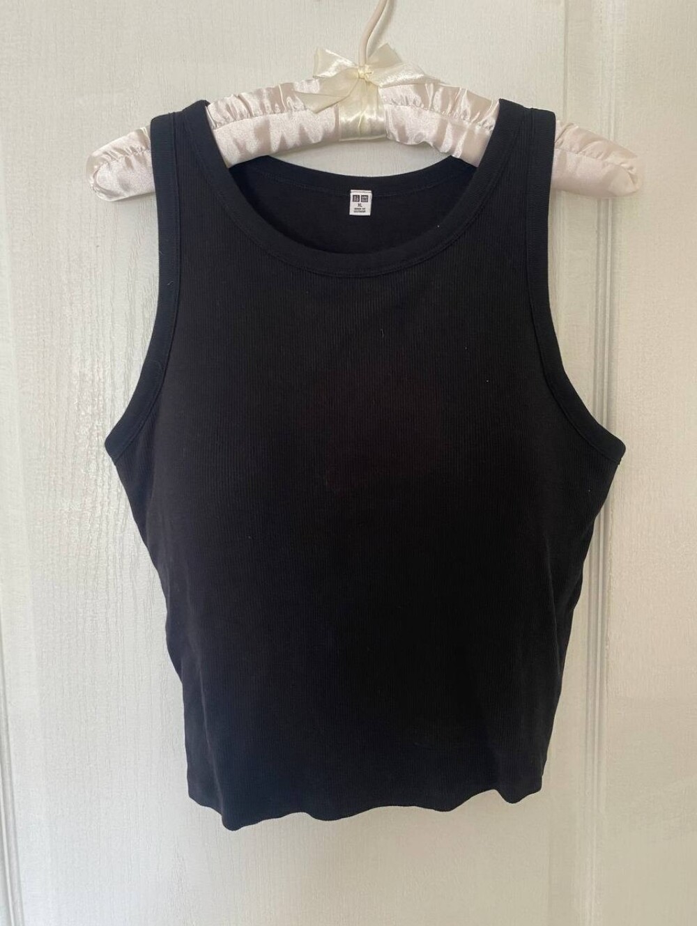 UNIQLO Women's Ribbed Built-In Bra Tank Top Black Size XL Crop Cropped